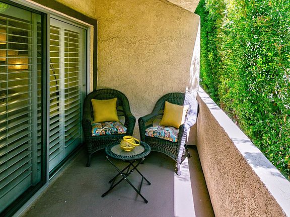 4th image of 227 S Catalina Ave Unit 2