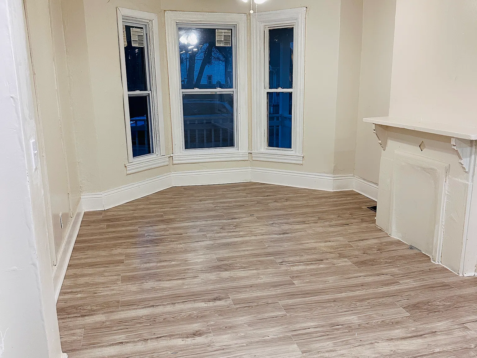 97 Alexander Pl — Photo 2