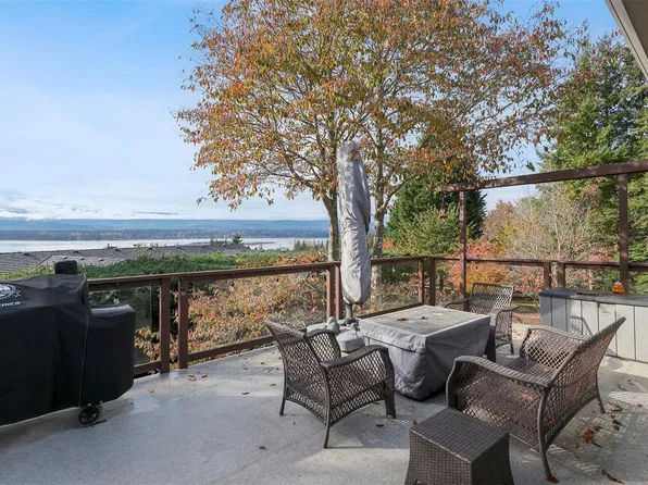 1225 Walter Gage St, Comox Valley, BC V9M 3X1