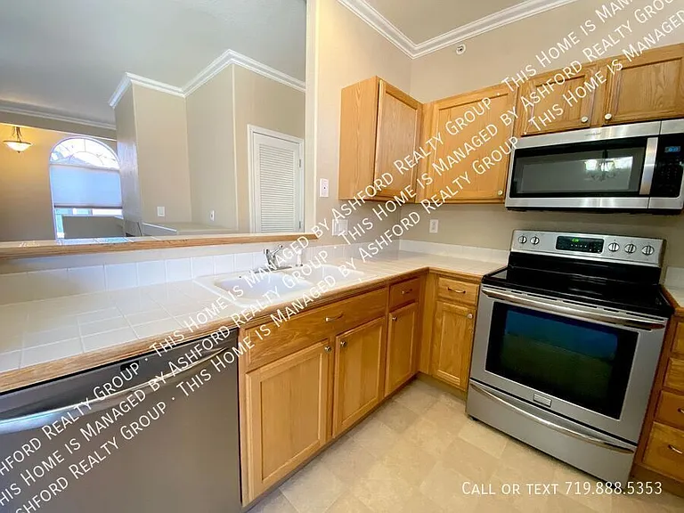 1450 Courtyard Hts — Photo 7