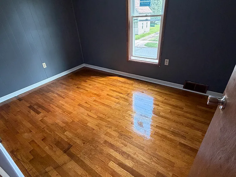 610 E Lawrence St — Photo 11