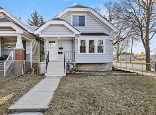 2733 W Fairmount Ave, Milwaukee, WI 53209