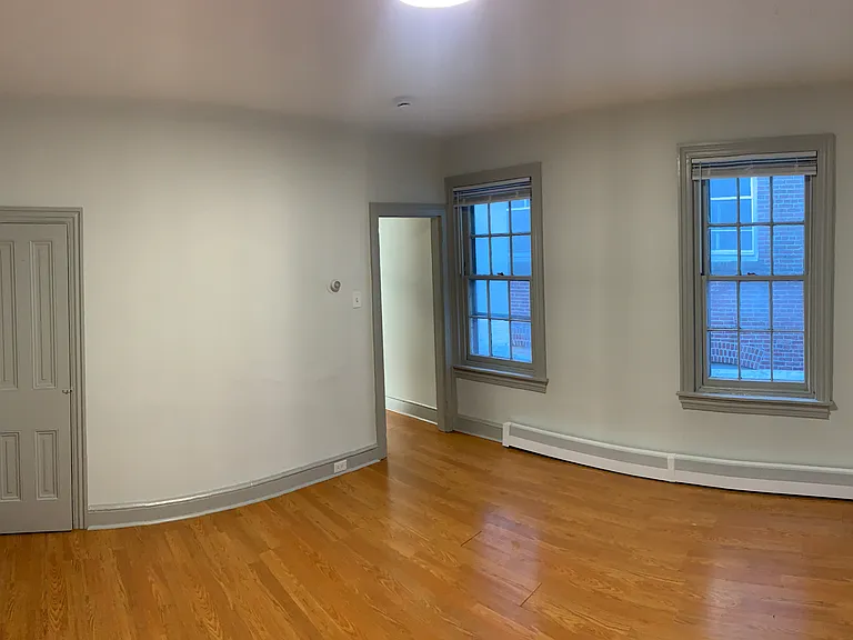 172 N Charlotte St — Photo 3