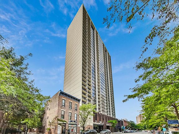 2nd image of 1636 N Wells St APT 2114