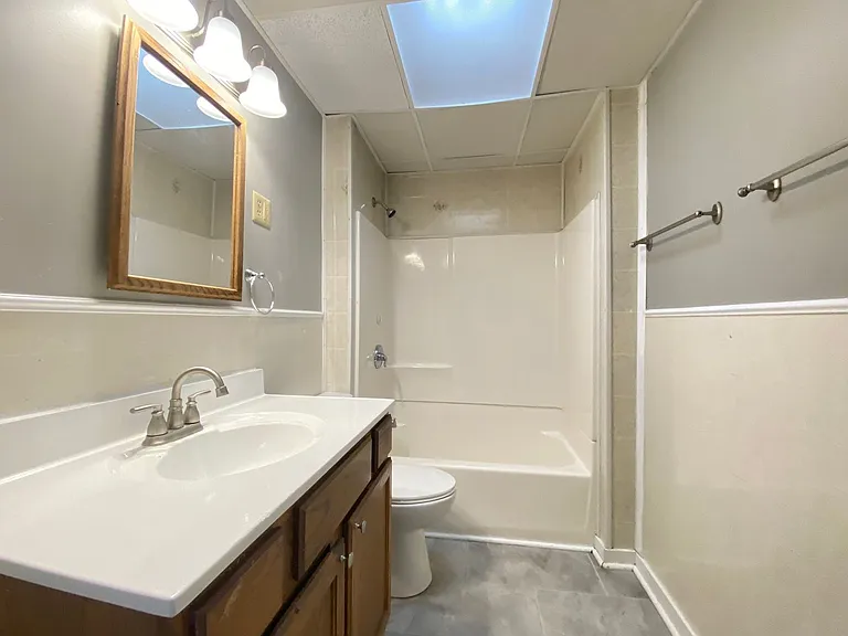 2240 White Oak Ave — Photo 7