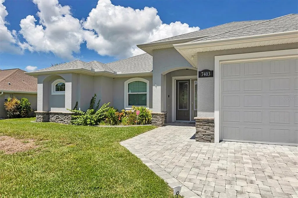 3 bed, 2.0 bath, 1769 sqft, $5,900 — Photo 3