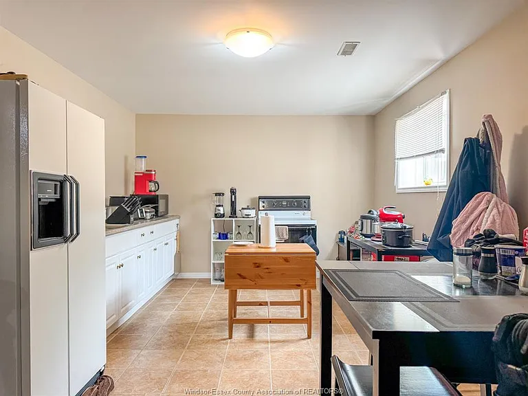 4583 Helsinki Cres — Photo 24