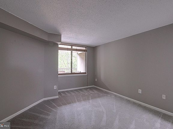 5th image of 10101 Grosvenor Pl APT 404