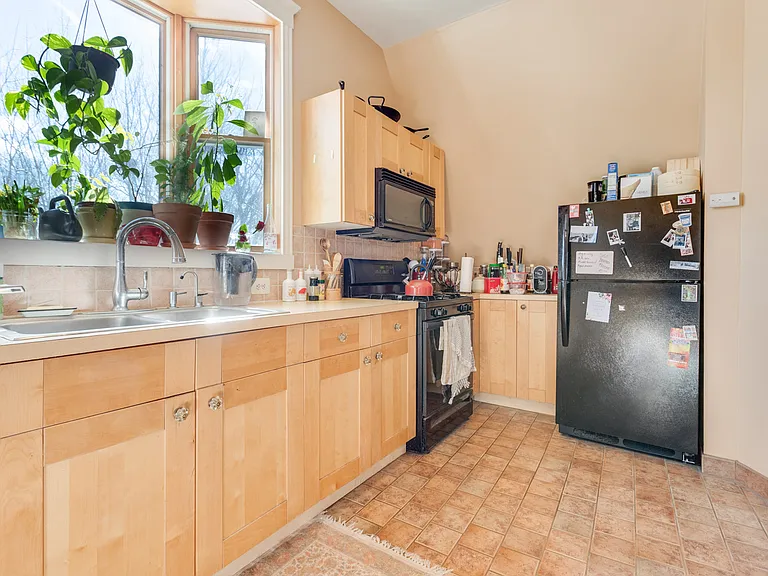 36 Burnet St #3 — Photo 12