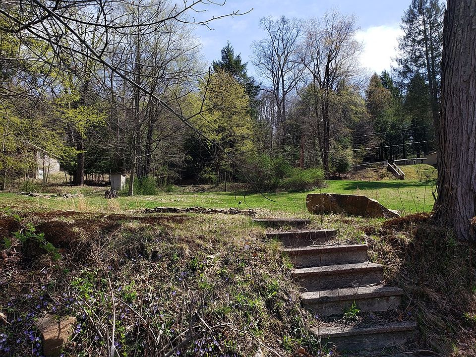 2nd image of 1062 Henrys Bend Rd