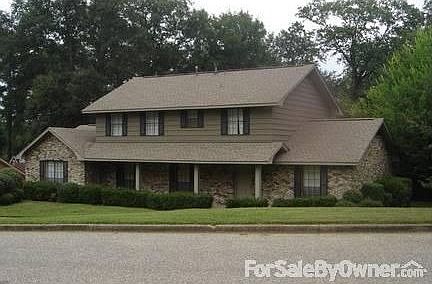 Great Curb Appeal!