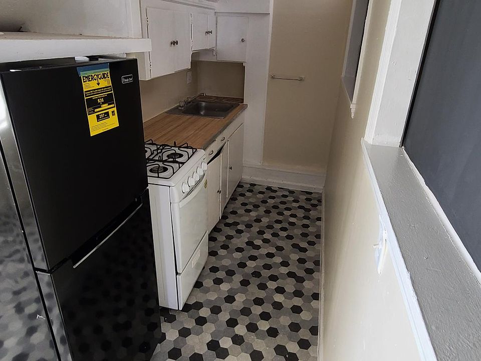 1st image of 963 Harvard Blvd #3