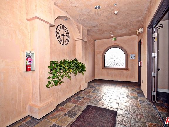 3rd image of 5057 Maplewood Ave Penthouse 3