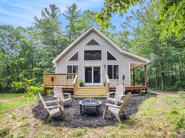 1018 N Quarterline Rd, Scottville, MI 49454