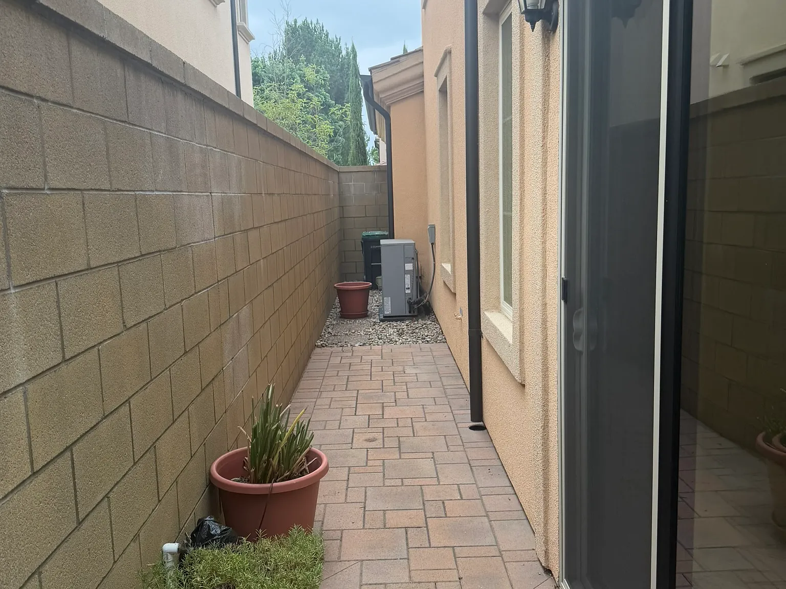 4 bed, 2396 sqft, $6,200 — Photo 3