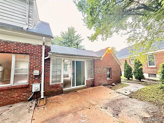 4th image of 20 Green Acres Rd