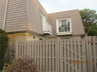 12 Caddy Rock Rd APT B, North Kingstown, RI 02852