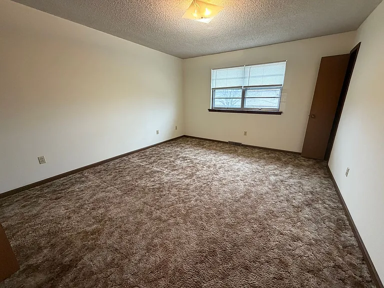 2205 Warwick St — Photo 26