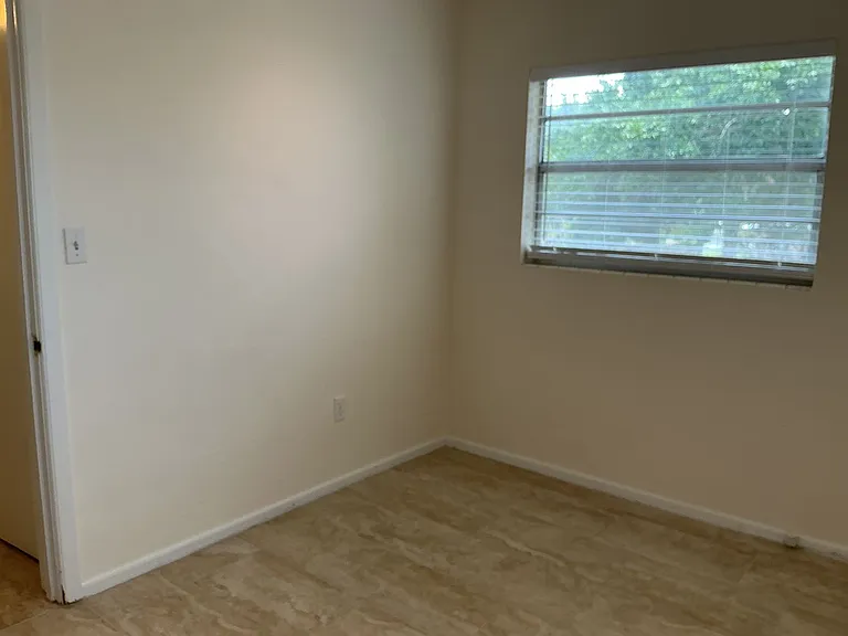 109 Eastway Dr — Photo 12