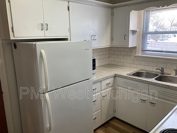 5th image of 3139 Higgins Ave SW