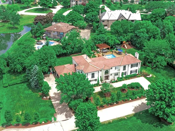 107 Livery Cir, Oak Brook, IL 60523