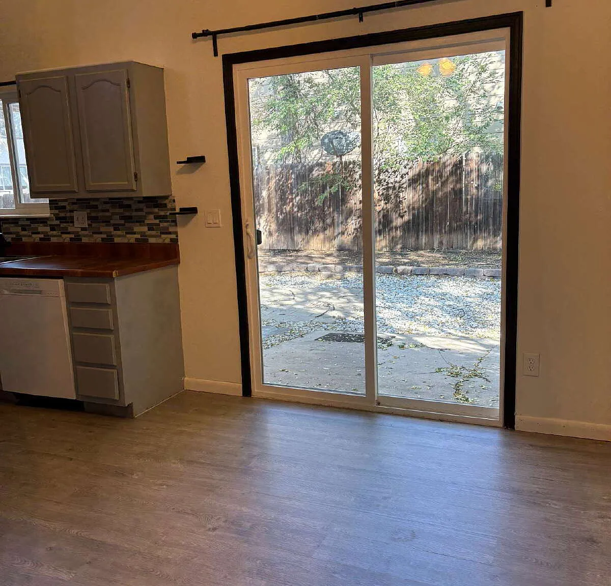 2 bed, 1.0 bath, 919 sqft, $1,685 — Photo 4