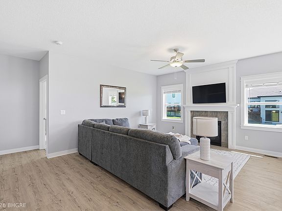 5th image of 875 9th St