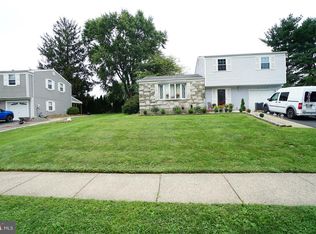 5930 Neshaminy Valley Dr, Bensalem, PA 19020