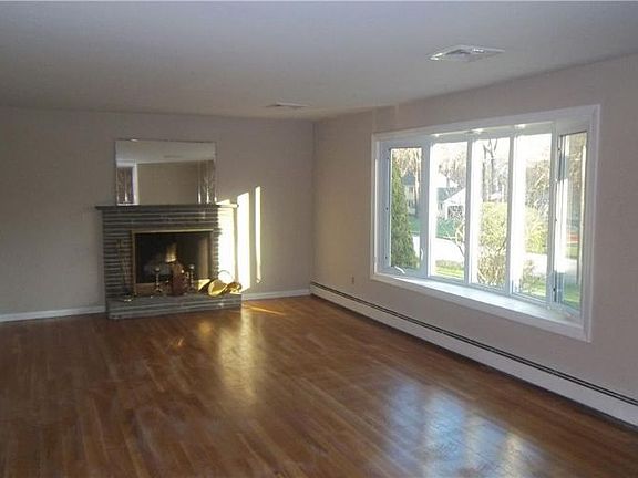 2nd image of 93 Oakwood Dr
