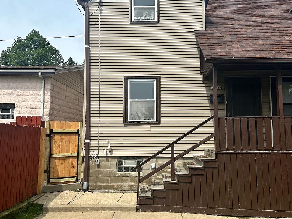 Unit B front entrace