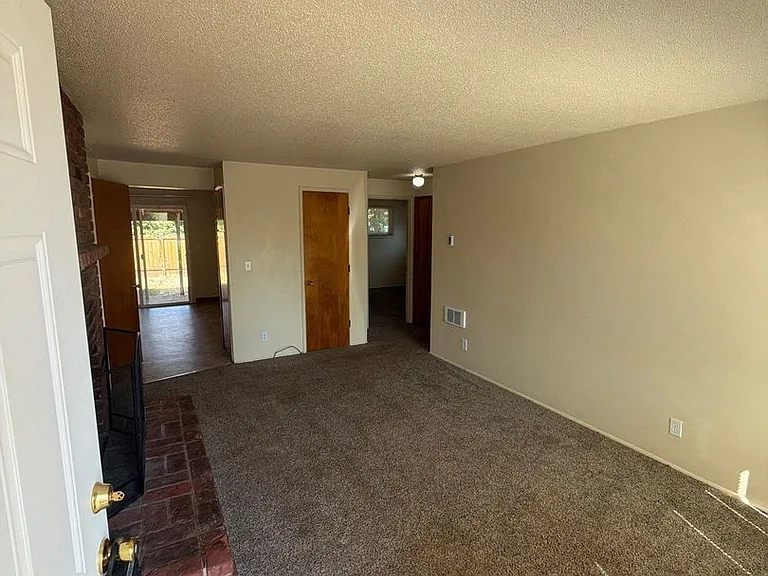 2610 Taylor St — Photo 3