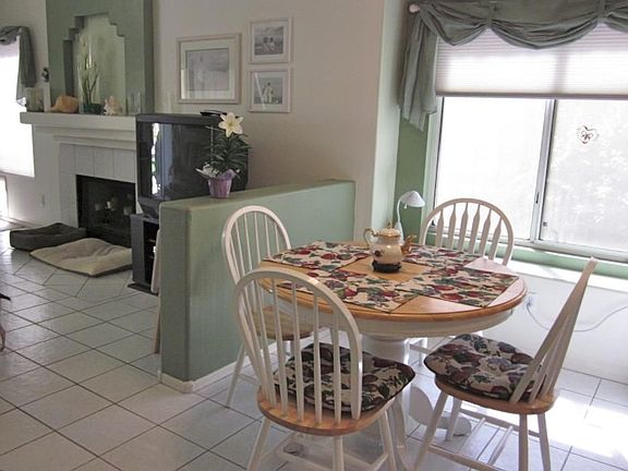 3rd image of 617 W Kelton Ln