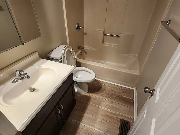 Evergreen Ridge Apartments — Photo 12