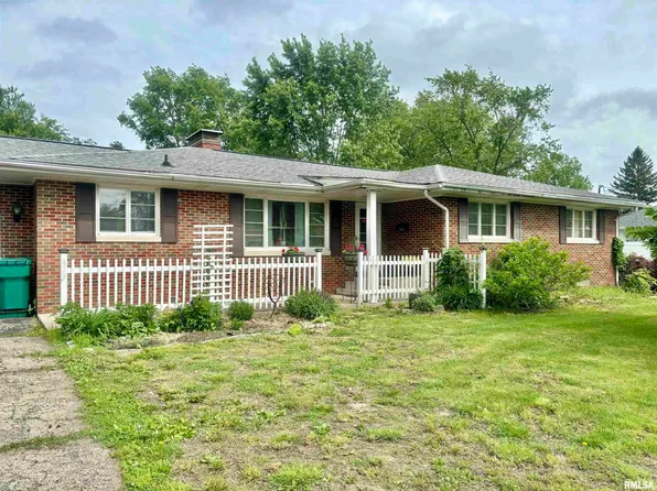 439 S Apple St, Farmington, IL 61531