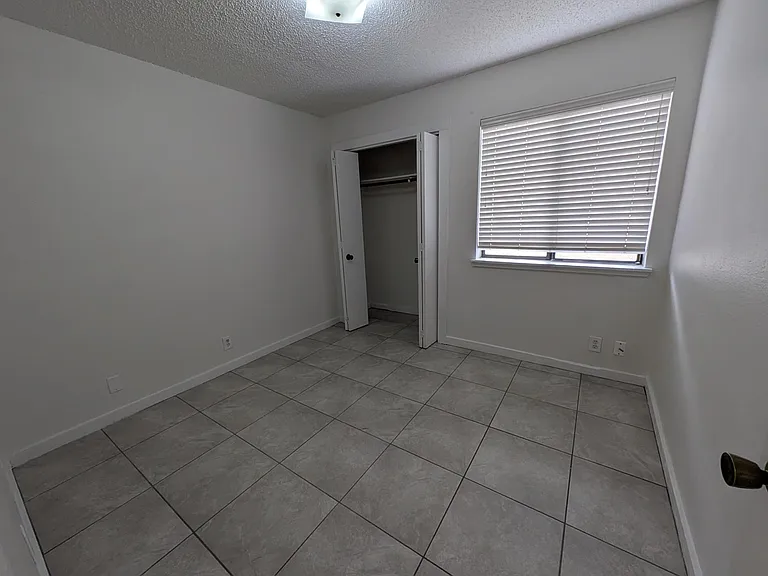 5608 Clubhouse Dr #B — Photo 6