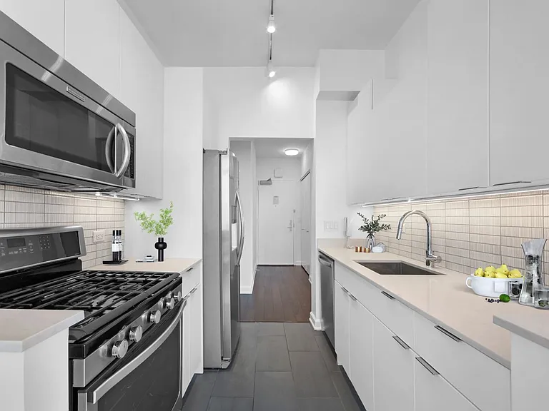 77 W 24th St #B — Photo 5