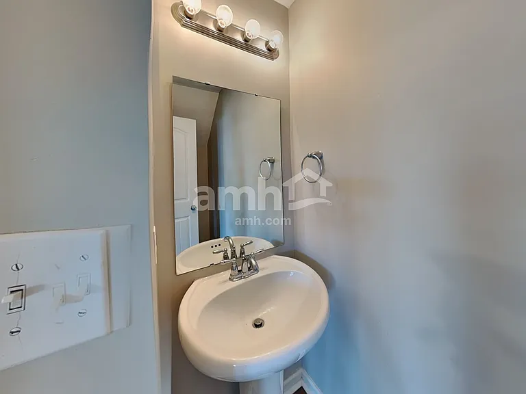 1127 Fiesta Dr — Photo 6
