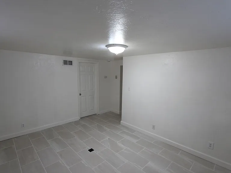 1801 N East St — Photo 3