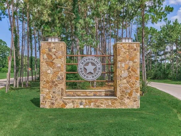 15940 Forest Grove Dr, Willis, TX 77378