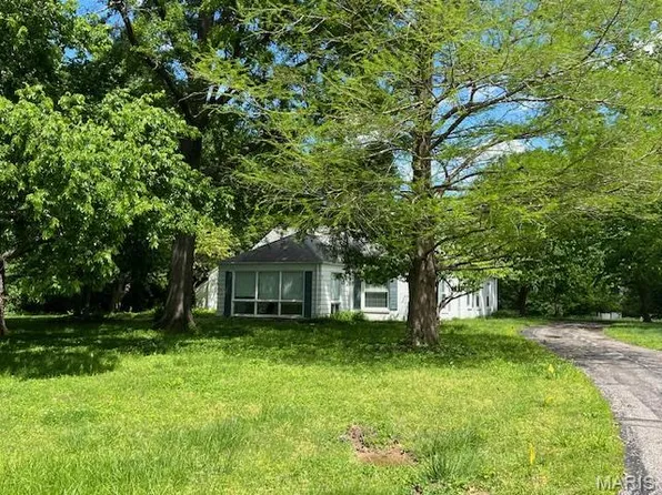 1266 Topping Rd, Saint Louis, MO 63131