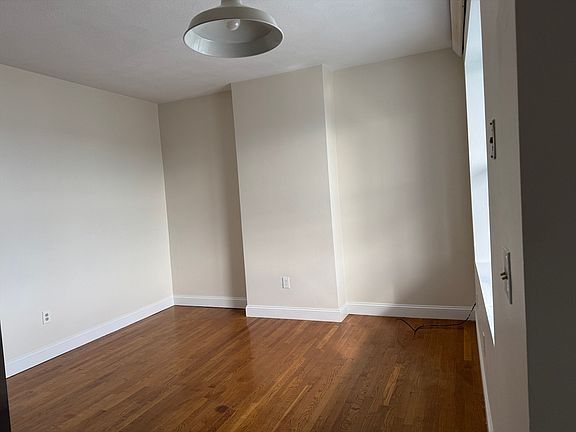 4th image of 25-31 Maverick Sq #5
