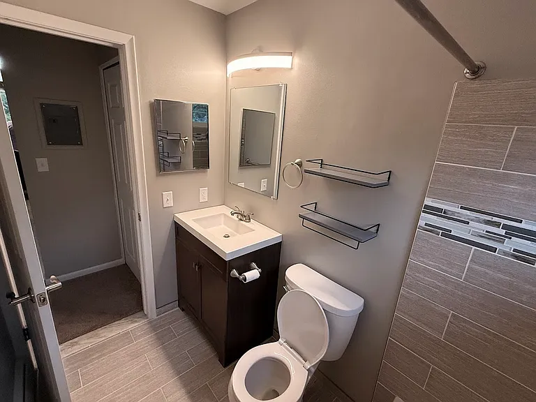 101 N Holcomb Rd #201 — Photo 4