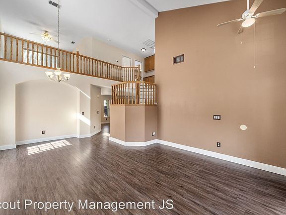 4th image of 30455 Tolstoy Ct