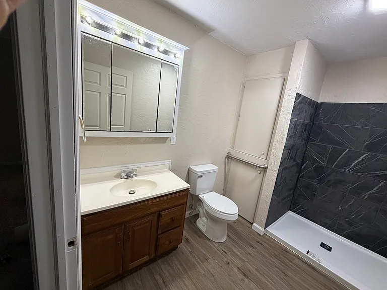827 S Hall St — Photo 3