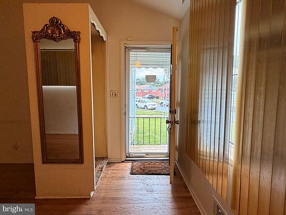 3rd image of 6812 Huntington Dr
