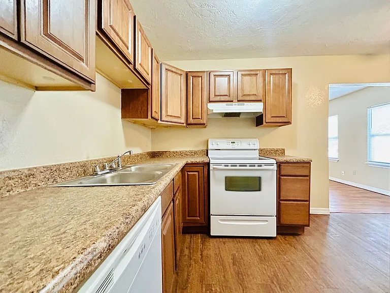 421 Showalter Dr — Photo 6
