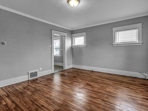 3rd image of 1697 Seneca St #2