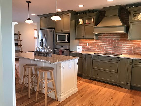 Kitchen island area