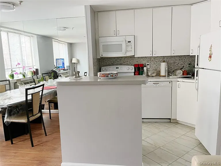 10 Canterbury Rd — Photo 5