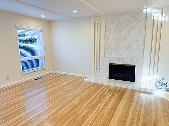 2nd image of 6403 Tamalpais Ave